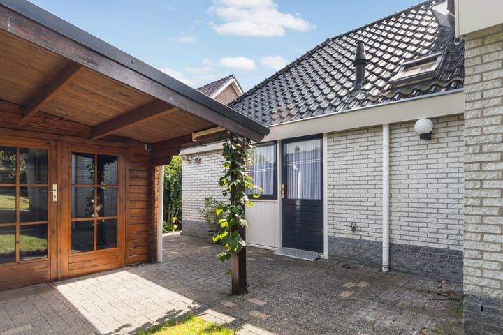 Photo 40 of Hille Veenstrastrjitte 14