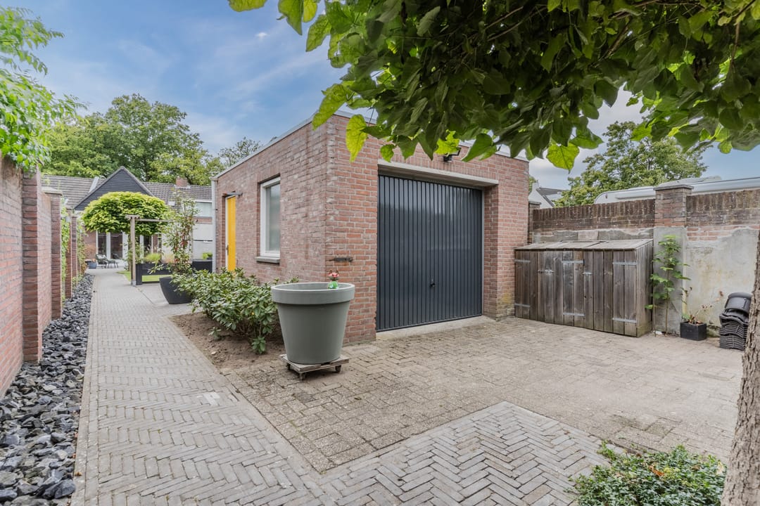 Photo 41 of Oude Postelseweg 16