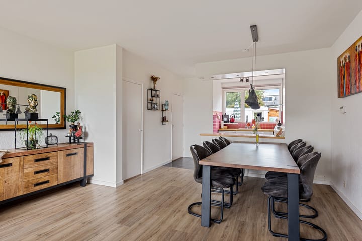 Foto 8 van Van Blaaderenweg 77