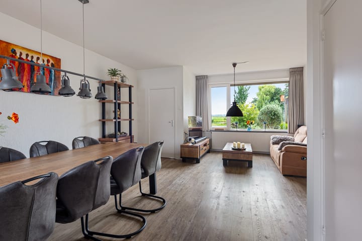 Foto 9 van Van Blaaderenweg 77