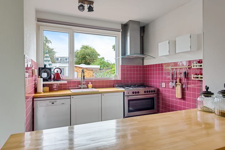 Foto 11 van Van Blaaderenweg 77