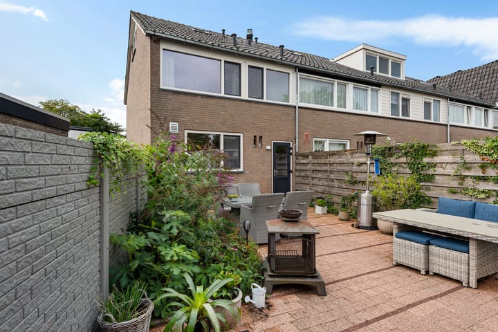 Foto 33 van Van Blaaderenweg 77