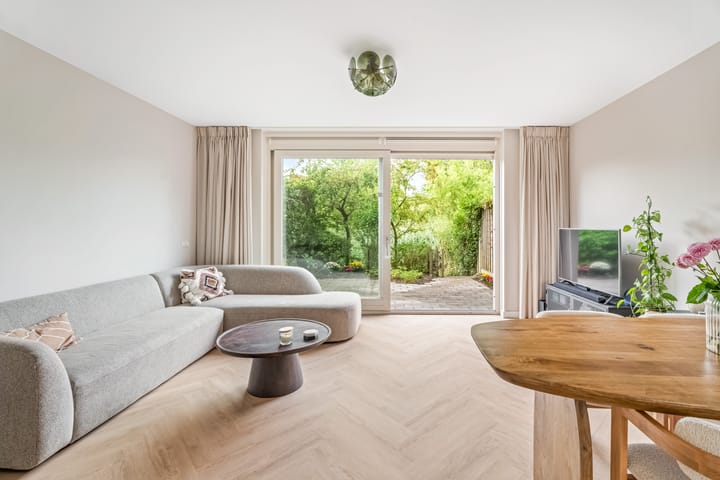 Photo 2 of Crijnssenstraat 9