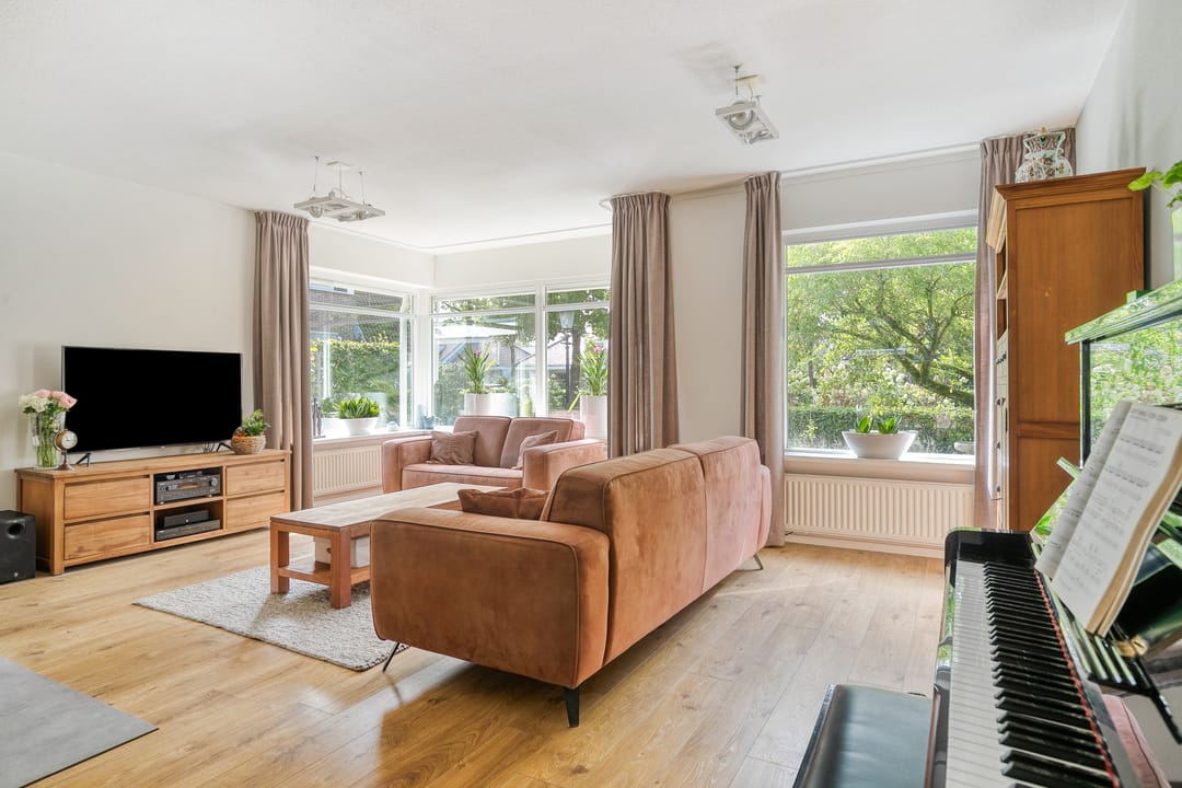 Photo 8 of Petenbos 25