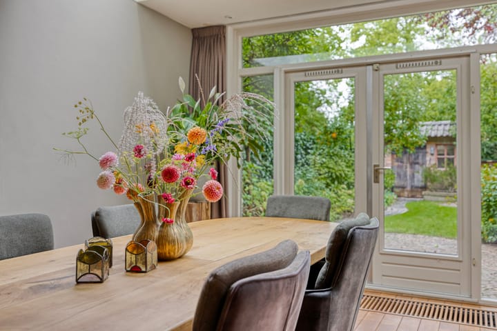 Photo 14 of Floraliastraat 67