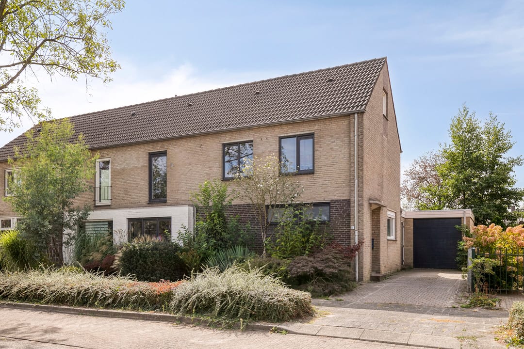 Foto 1 van Pr. Bernhardstraat 1