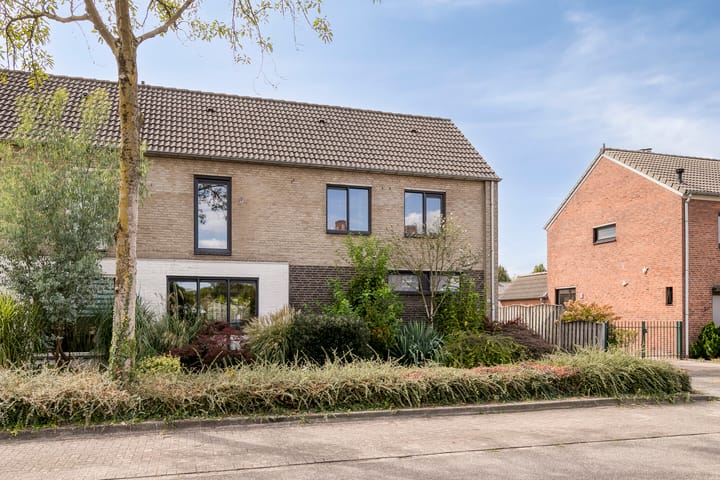 Foto 52 van Pr. Bernhardstraat 1