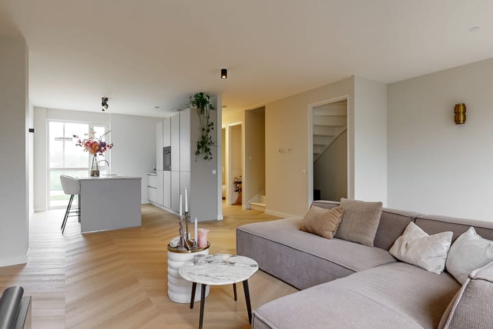 Photo 4 of Burgemeester van Roosmalenstraat 50