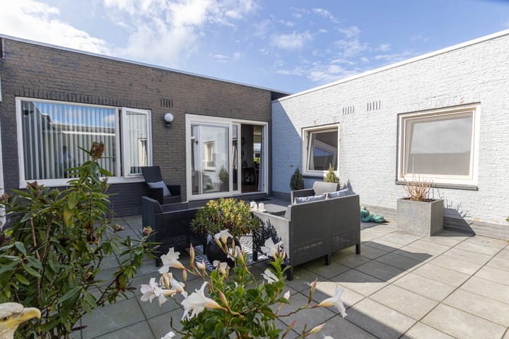 Photo 26 of Jan van Gentstraat 11