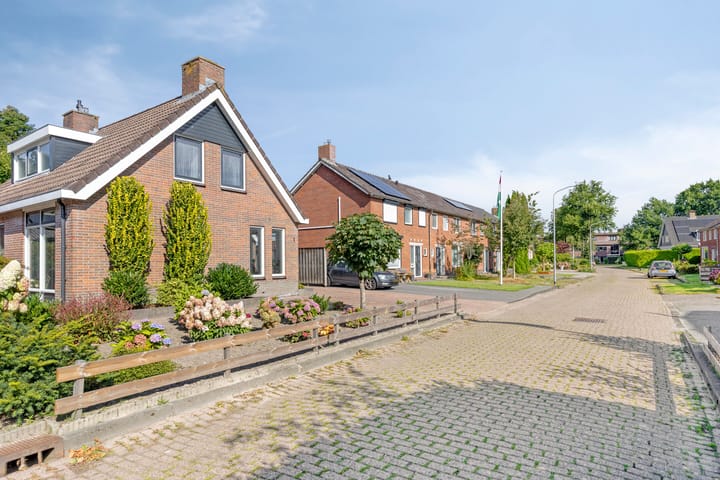 Photo 9 of Woordlaan 1