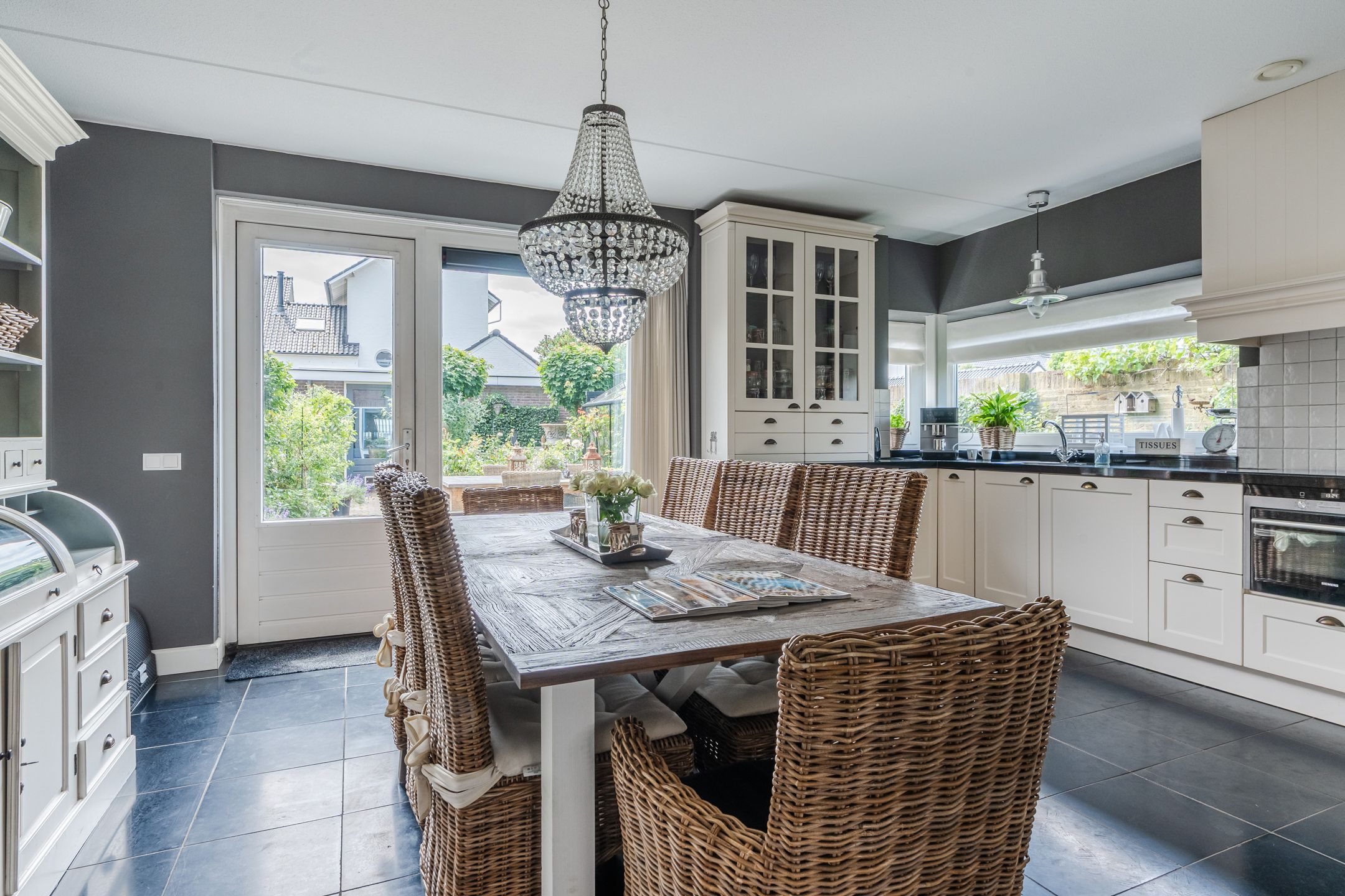 Photo 6 of Vierhoutenstraat 8