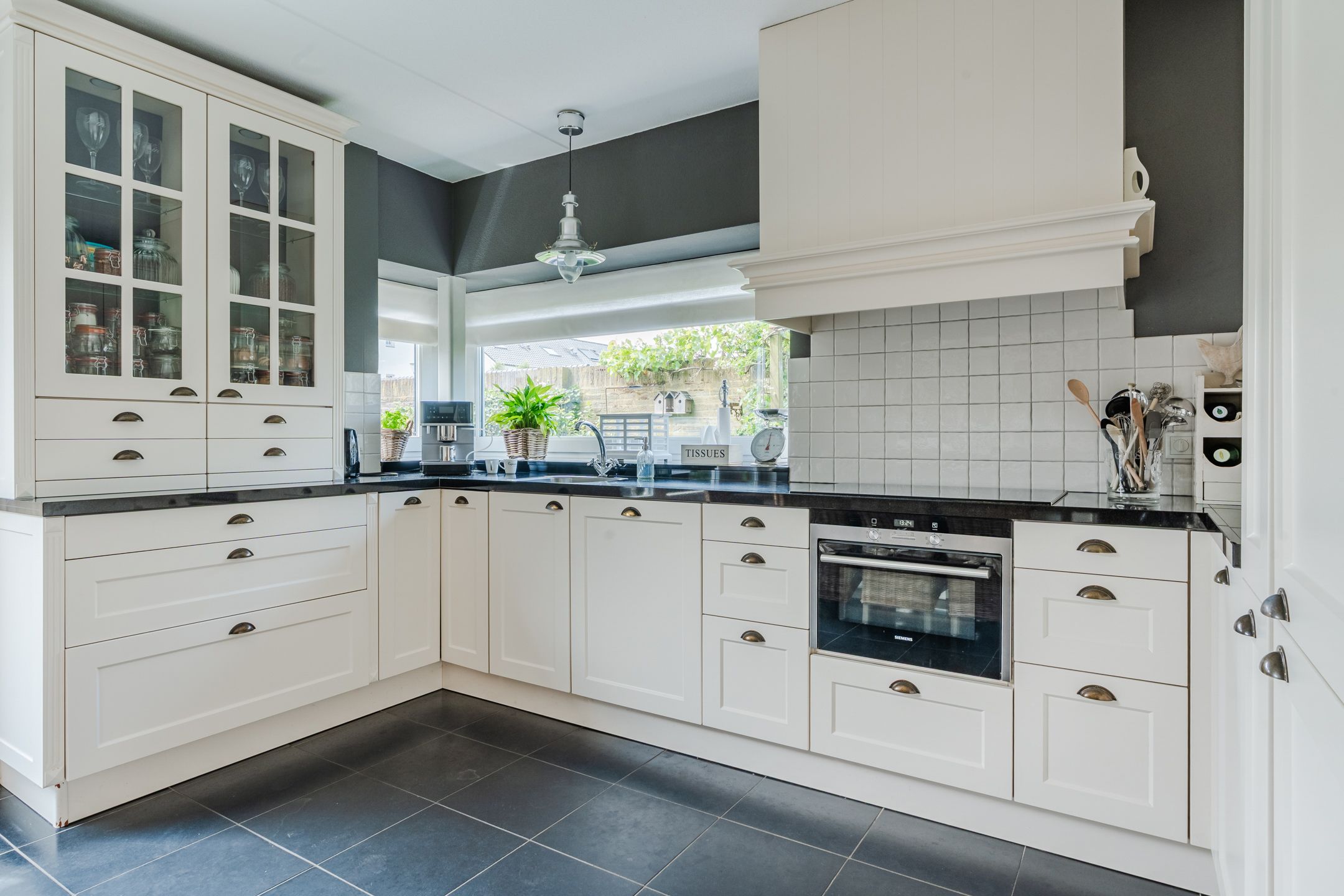 Photo 9 of Vierhoutenstraat 8