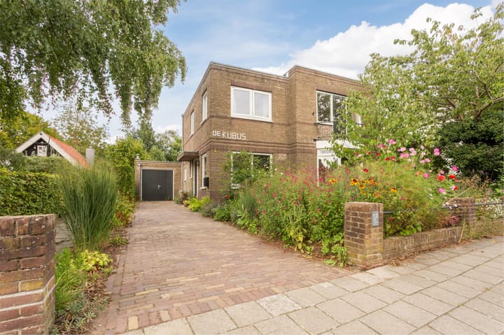 Photo 2 of Bruins Slotlaan 17