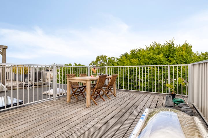 Photo 2 of Van Oldenbarneveldtstraat 96-B3