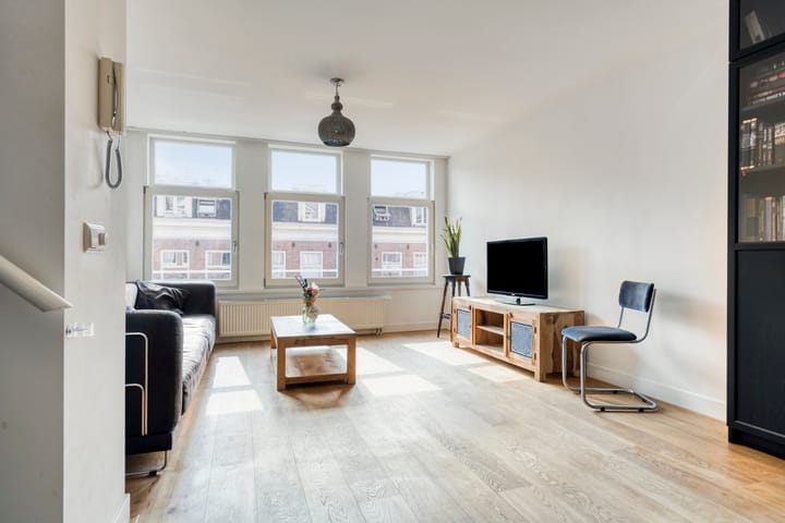 Photo 8 of Van Oldenbarneveldtstraat 96-B3