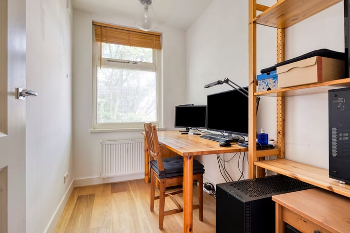 Photo 15 of Van Oldenbarneveldtstraat 96-B3