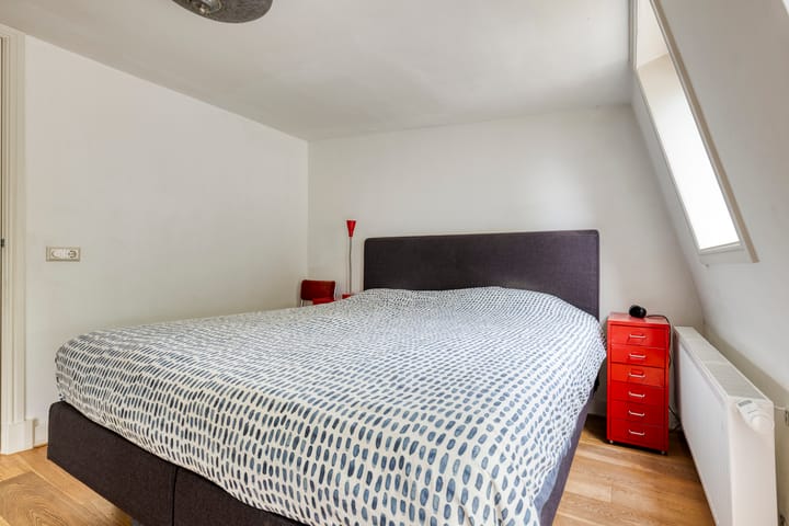 Photo 18 of Van Oldenbarneveldtstraat 96-B3