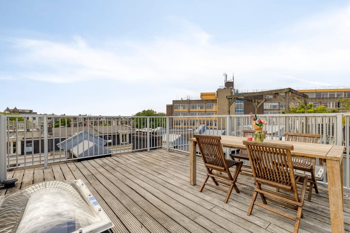 Photo 26 of Van Oldenbarneveldtstraat 96-B3