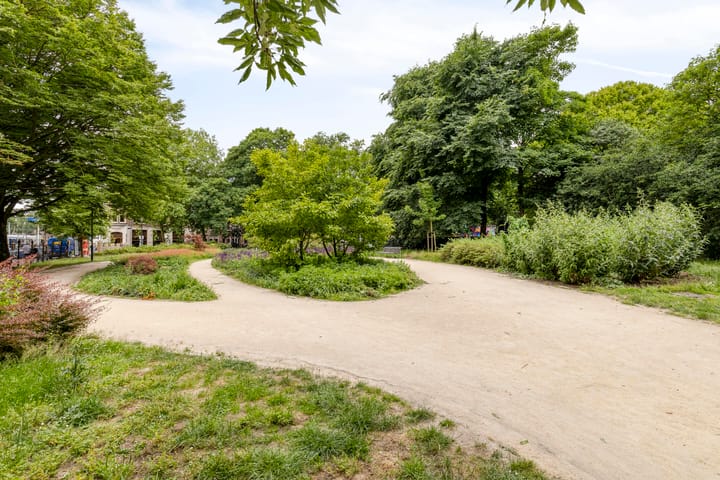 Photo 31 of Van Oldenbarneveldtstraat 96-B3