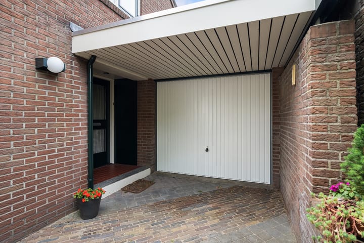 Photo 8 of Vuurdoornstraat 4