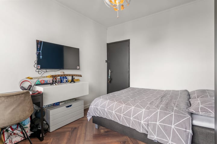 Photo 17 of Van Anrooystraat 115