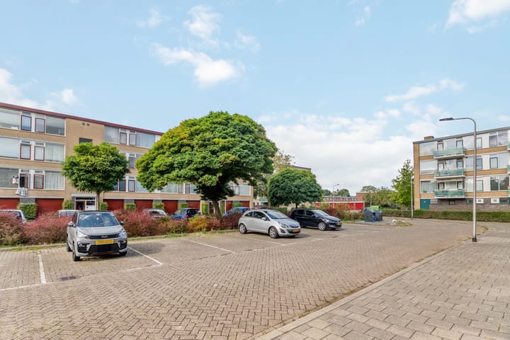 Photo 27 of Van Anrooystraat 115