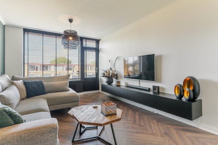 Photo 1 of Van Anrooystraat 115