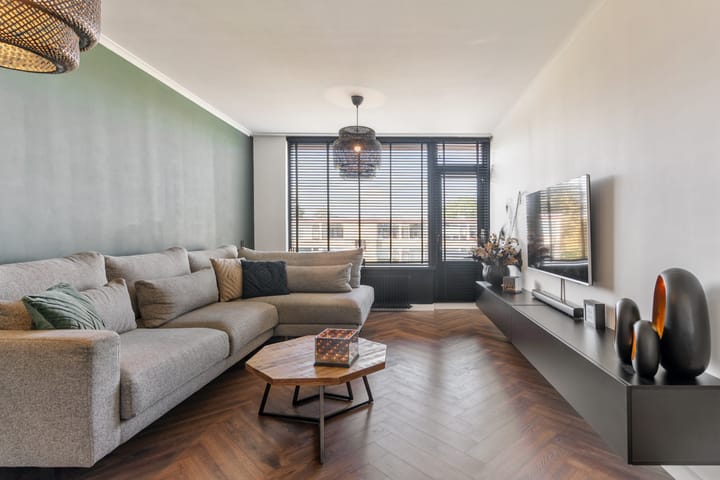 Photo 9 of Van Anrooystraat 115