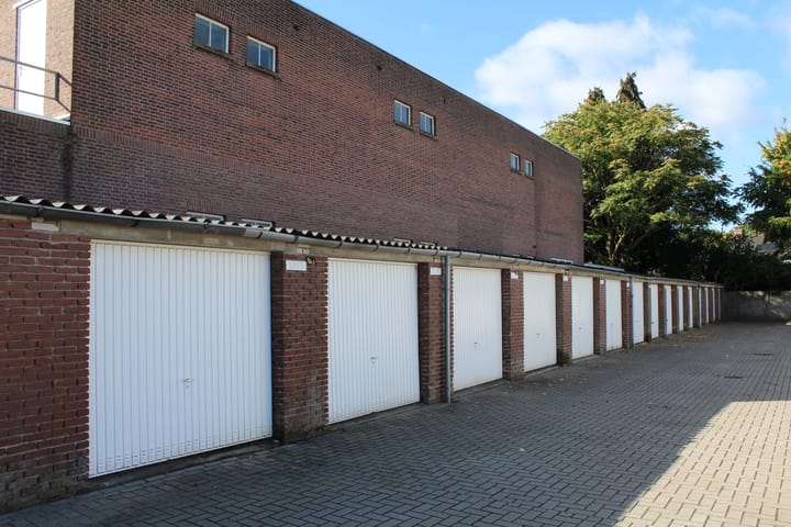 Photo 8 of Broekhovenseweg 111-25