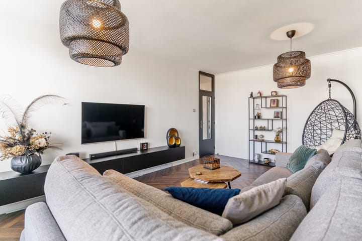 Photo 11 of Van Anrooystraat 115