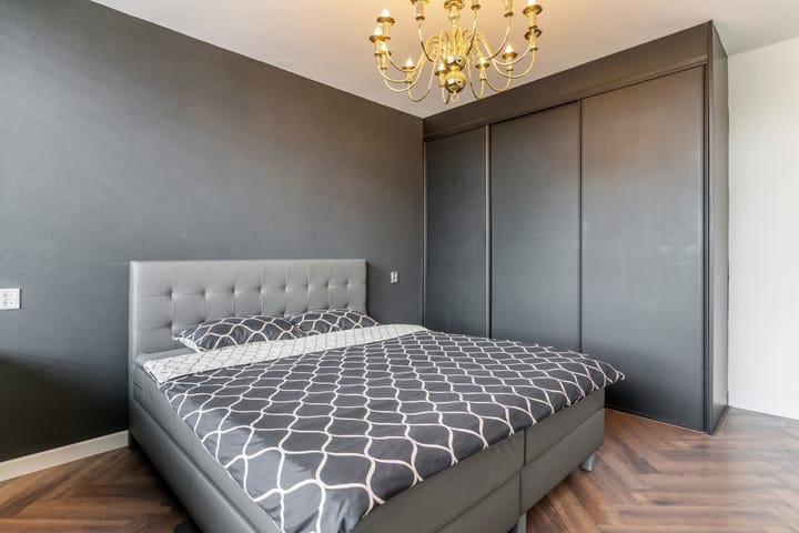 Photo 19 of Van Anrooystraat 115