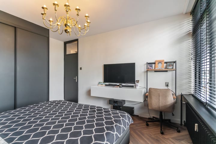 Photo 20 of Van Anrooystraat 115