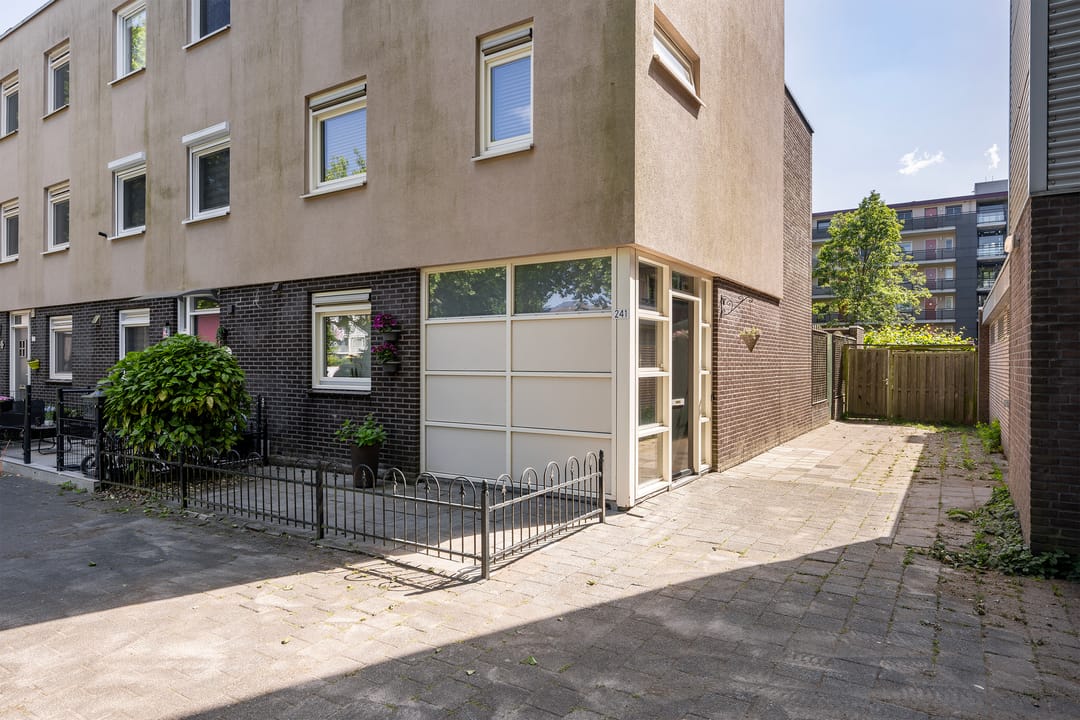 Foto 8 van Samuel Esmeijerstraat 241