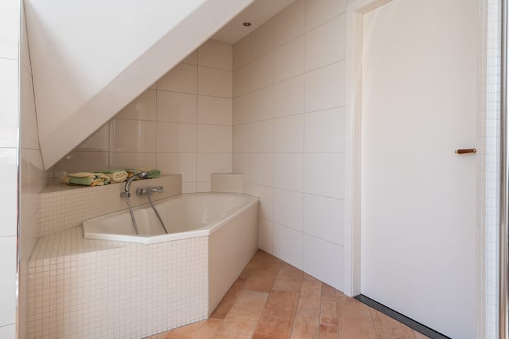 Foto 42 van Huizekamplaan 28-A