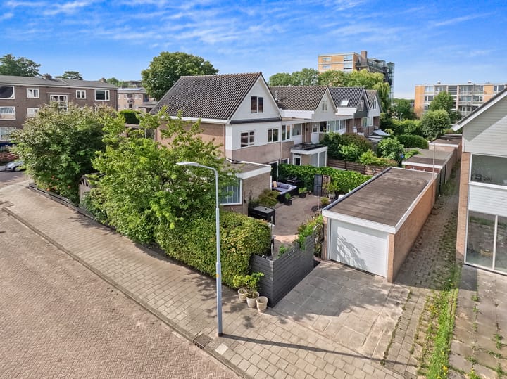 Photo 2 of Chr. Huygensstraat 25