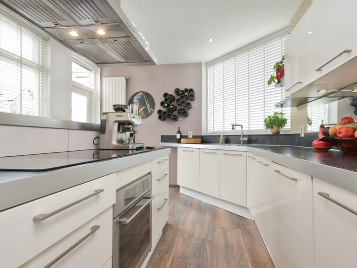 Photo 38 of Chr. Huygensstraat 25