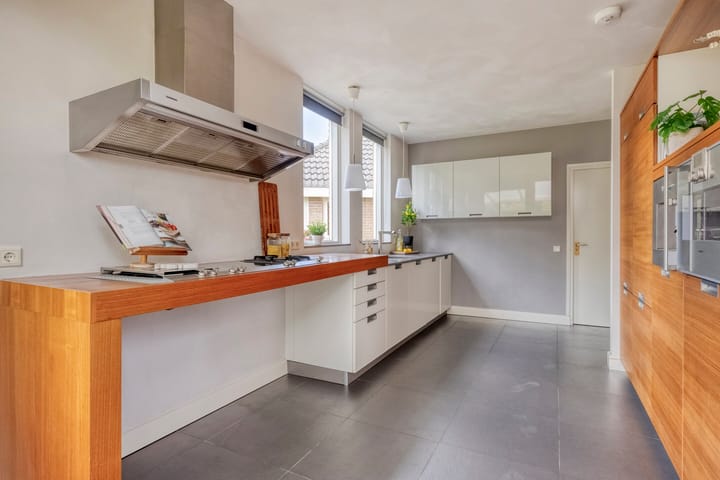 Photo 13 of Besselaar 4