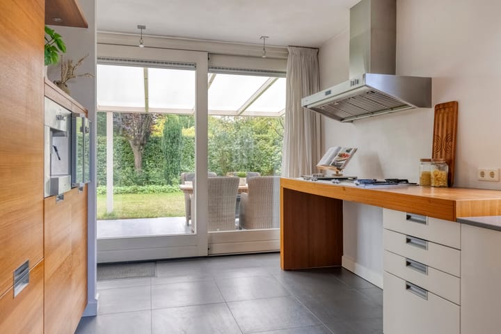 Photo 15 of Besselaar 4