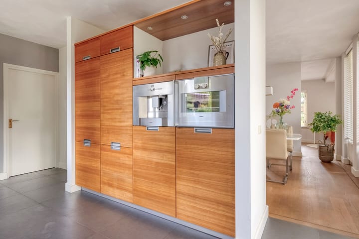 Photo 17 of Besselaar 4