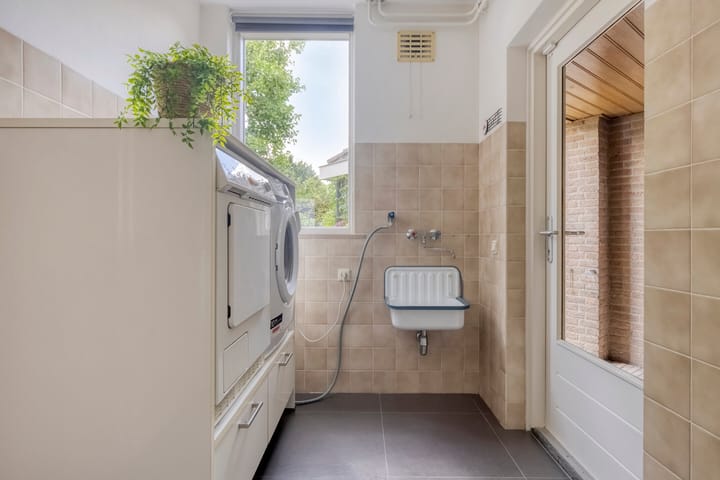 Photo 18 of Besselaar 4