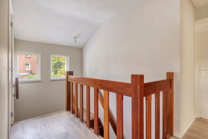 Photo 20 of Besselaar 4