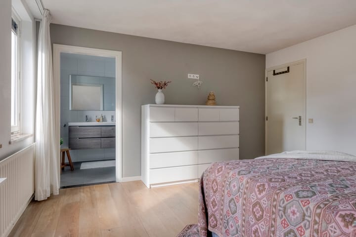 Photo 22 of Besselaar 4