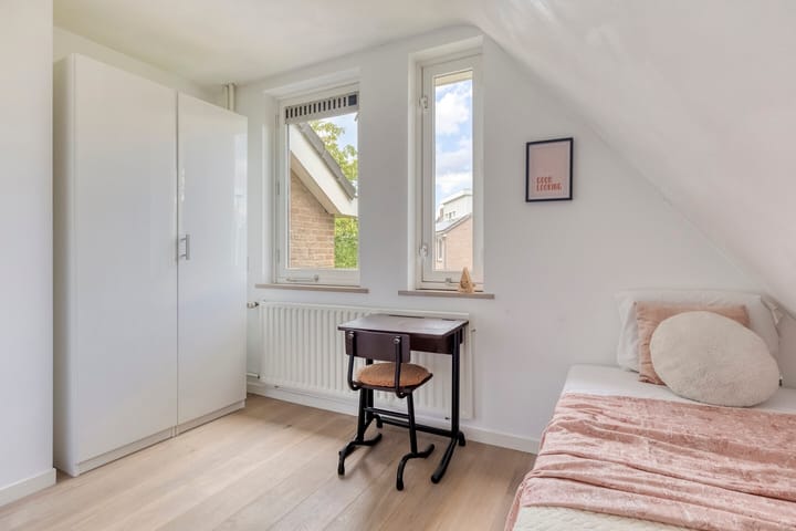 Photo 26 of Besselaar 4