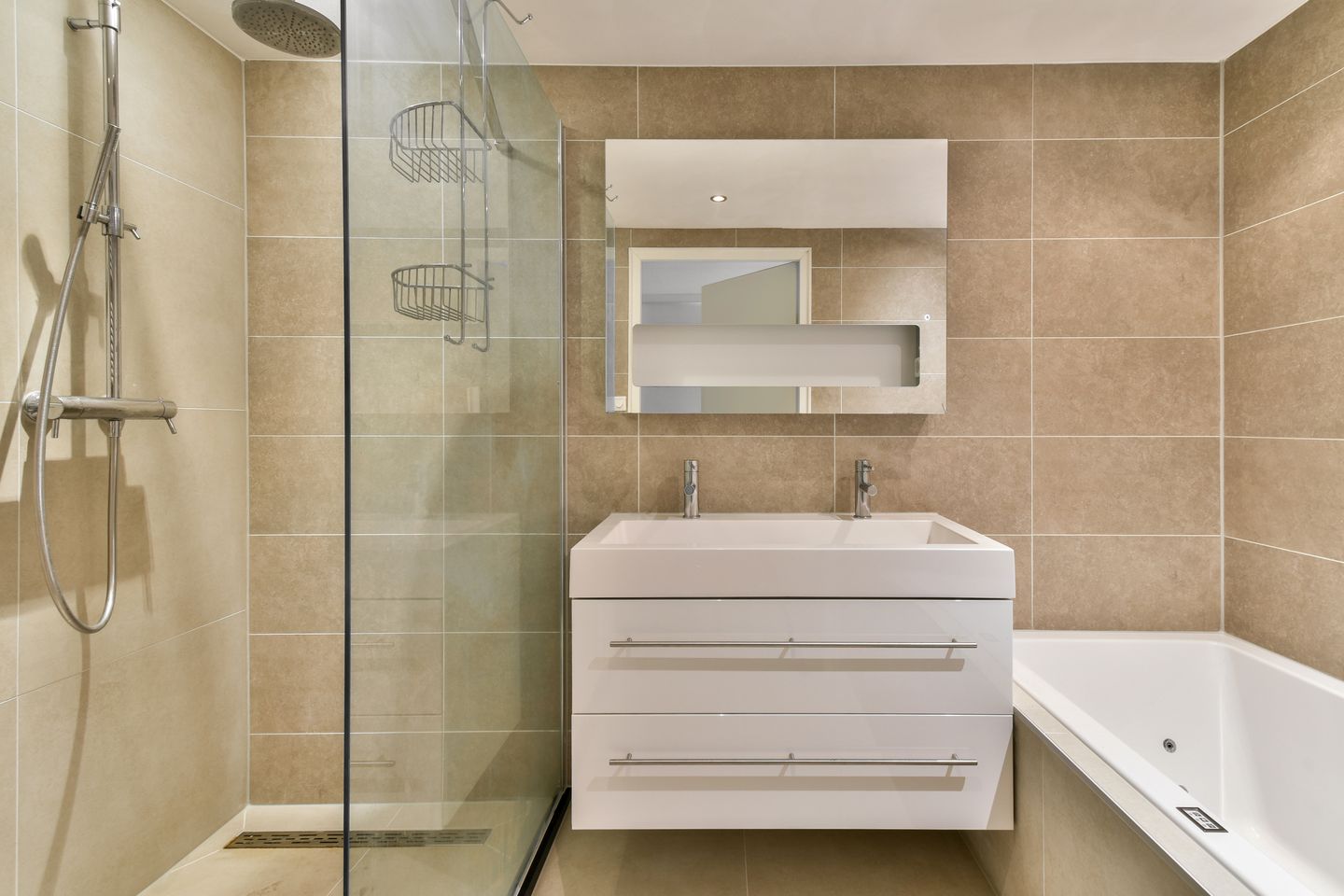 Photo 14 of Burgemeester Röellstraat 610