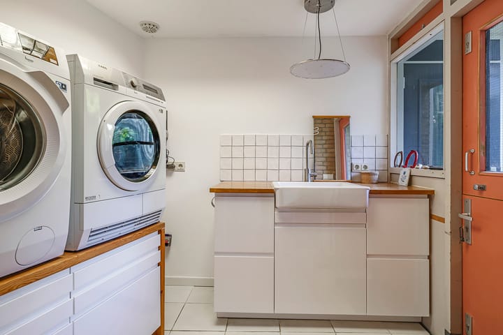 Photo 65 of Lucaslaan 15