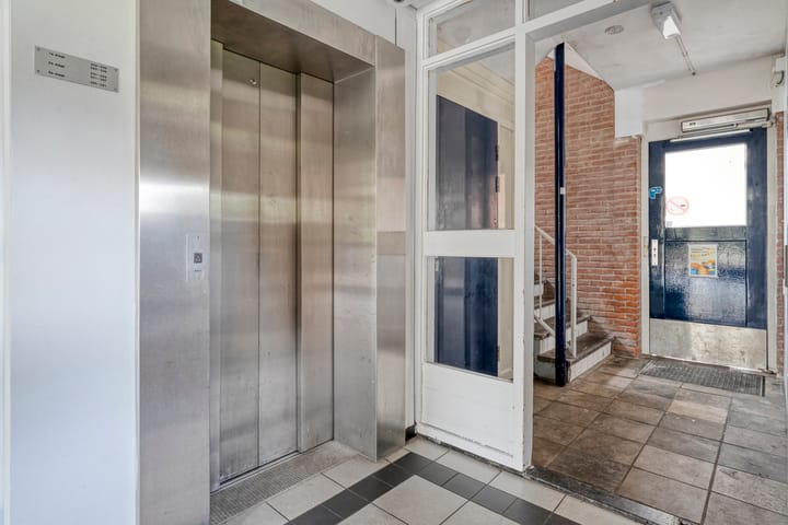 Photo 7 of Obrechtstraat 311