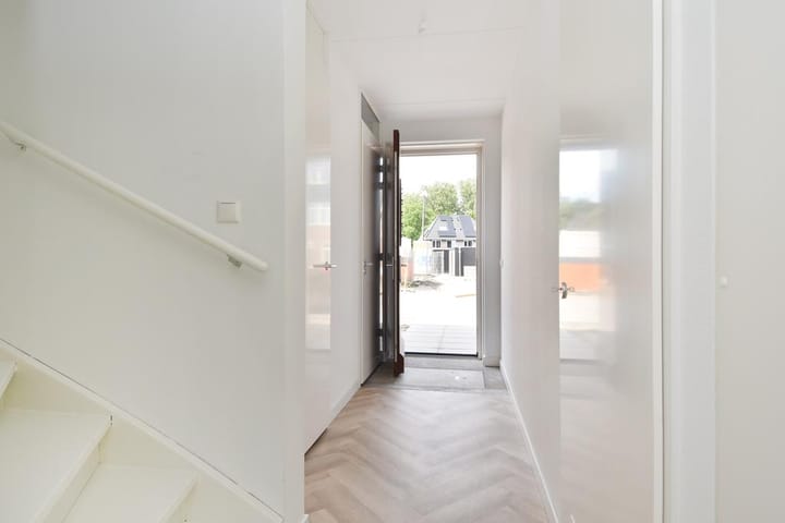 Photo 8 of Doris Lessinglaan 116