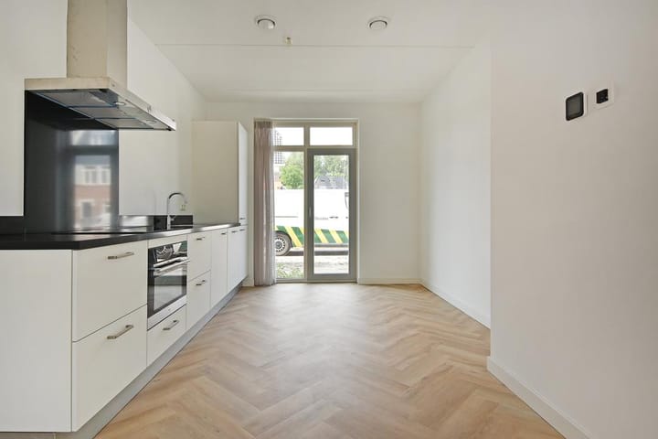 Photo 10 of Doris Lessinglaan 116