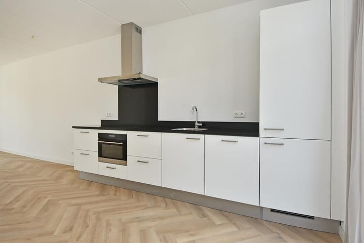 Photo 11 of Doris Lessinglaan 116