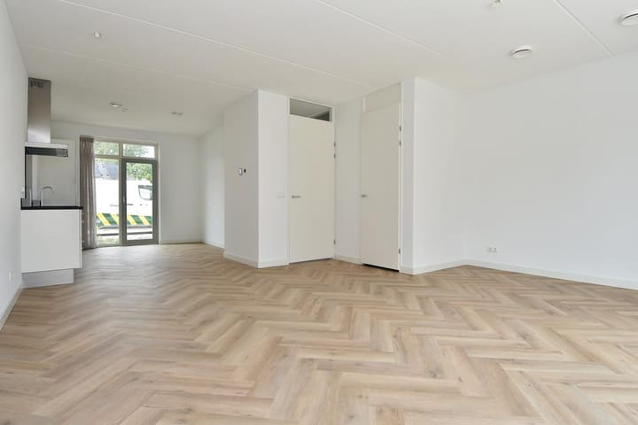 Photo 21 of Doris Lessinglaan 116